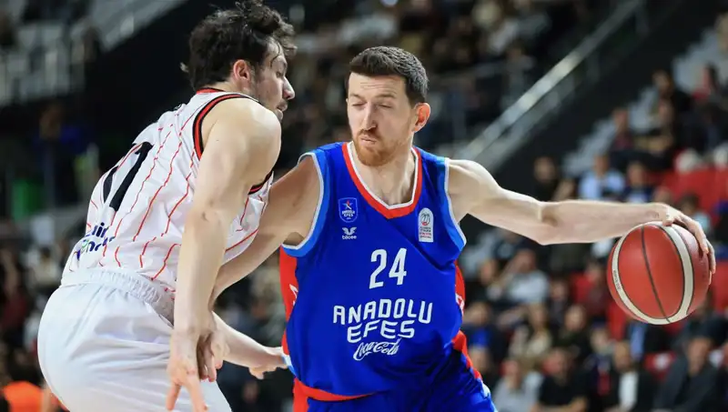 Anadolu Efes, Euroleague'de Şampiyonluk İçin Zorlu Bir Sınav Veriyor