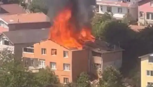 İstanbul’da Yangın Paniği: Dört Kişi 20. Katta Mahsur Kaldı