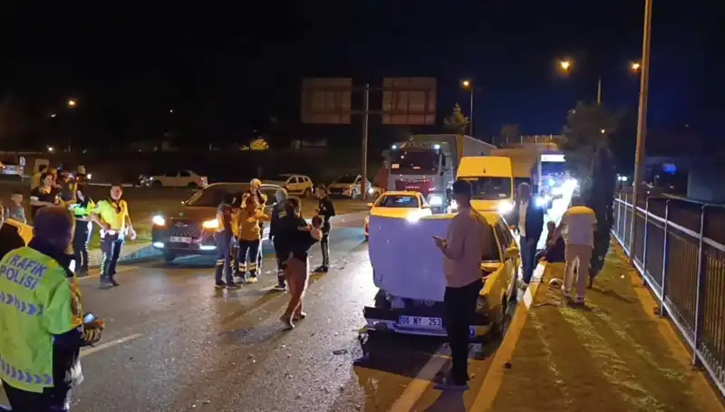 Otoyolda Geri Dönüş Korkunç Bir Kazaya Neden Oldu: İki Çocuk Yaralı