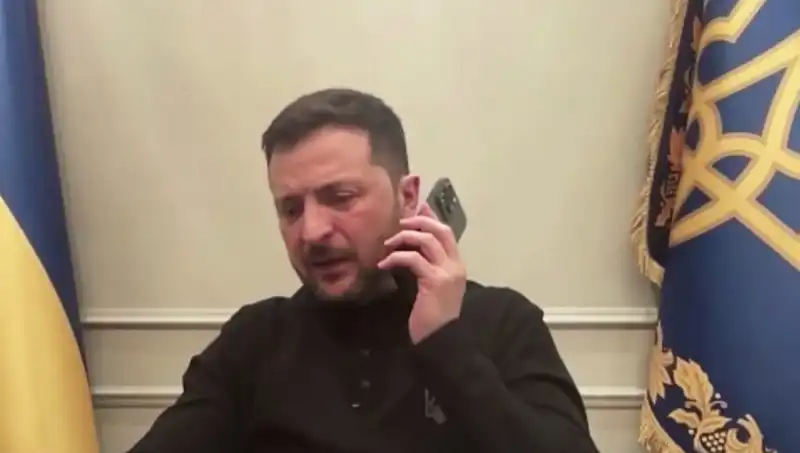 Zelenski’nin Basın Toplantısında Macron’dan Sürpriz Telefon: "Seni Sonra Arayacağım!"