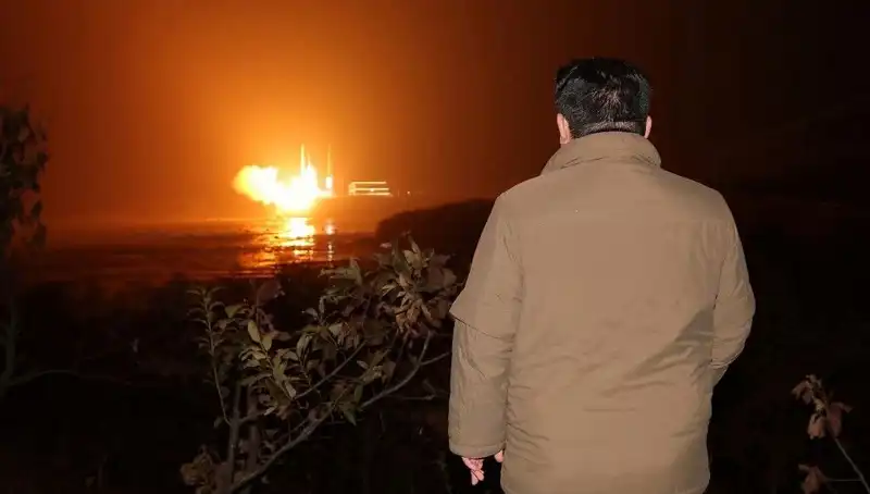 Kuzey Kore'nin Silahlanma Yarışı: Faturasını Kim Ödüyor?