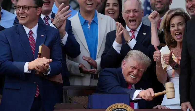 Trump'tan Büyüleyici Adım: "Büyük, Güzel Yasa Tasarısı" İmzalandı