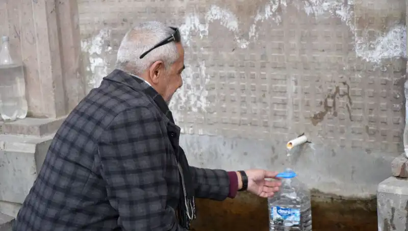 Erzincan'da Doğal Tuzlu Su Trendine Büyük İlgi: Herkes Şişe Şişe Alıyor!