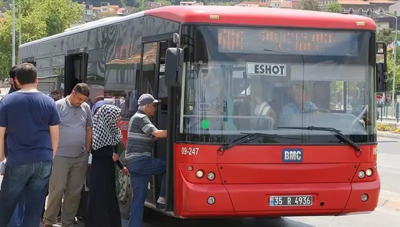İzmir'de Öğrenci İndirimine 30 Yaş Sınırlaması: Ceza Uygulaması Başladı!