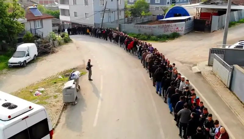 Bursa'daki Mahallede Bayramlaşma Geleneği Devam Ediyor