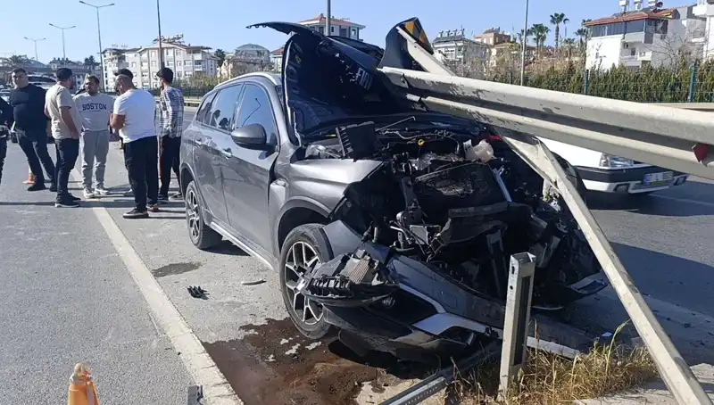 Kaza Yapmamak İçin Bariyere Çarptı: Hayat Kurtaran Anlar