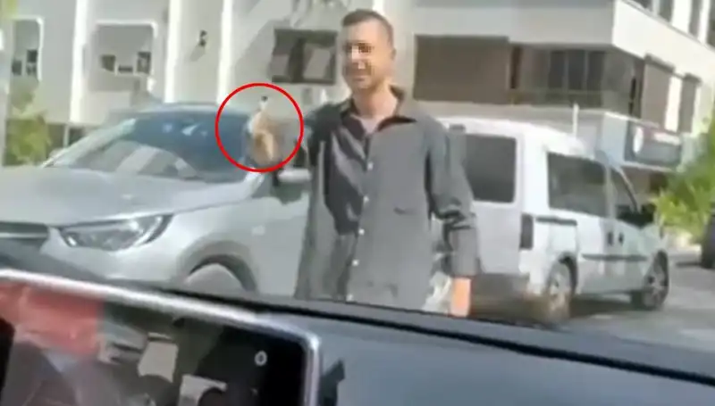 Kadınlara Silah Doğrultarak Takip Eden Sürücü Hakkında Şok Gelişme!