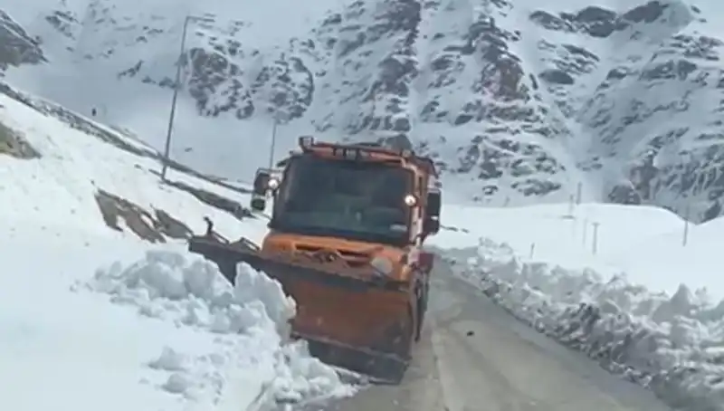 Kar Engeli Aşıldı: Beş Aydır Kapalı Olan Yol Bir Haftada Yeniden Açıldı